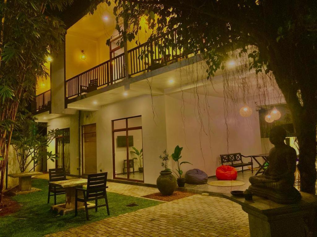 Surf N Summer Hikkaduwa Exterior photo