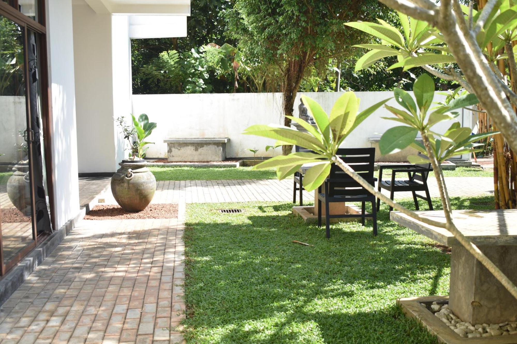 Surf N Summer Hikkaduwa Exterior photo